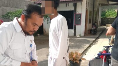 Seorang penghuni kos terjaring razia karena positif narkoba.