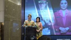 Kapolrestabes Medan, Kombes Pol Gidion Arif Setyawan bersama istri di podium.(ist)