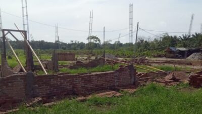 Bangunan rumah warga dirubuhkan.(ist)