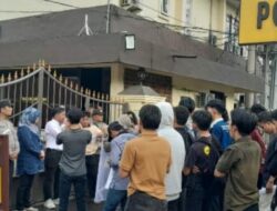 Polrestabes Medan Didemo : AMUK Minta Kasus Dugaan Pelecehan dan Kekerasan Oknum Calon Bupati Diusut