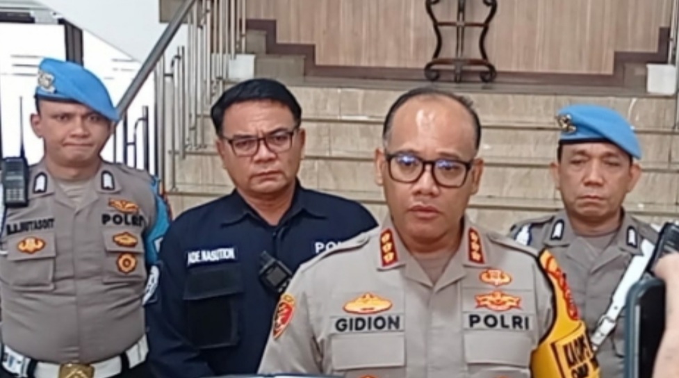 Kombes Pol Gidion Arif Setyawan memberikan keterangan.(ist)