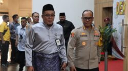 Kapolrestabes Medan Kombes Pol Gidion Arif Setyawan bersama Plt Wali Kota Medan, H Aulia Rachman pada acara Deklarasi Pilkada Damai.(keisa)