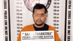 Petugas Sat Res Narkoba Polres Siantar membekuk pengedar sabu berinisial RBS (24).