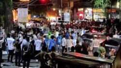 Suasana ricuh usai debat Pilgub Sumut di Jalan Pengadilan, Kota Medan, Rabu (6/11/2024) malam.