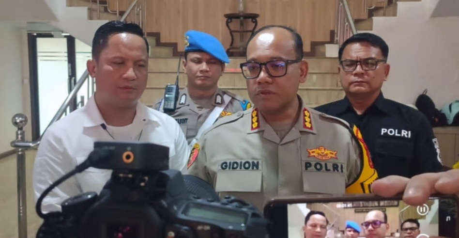 Kombes Pol Gidion Arif Setyawan didampingi Kompol Jama Kita Purba press rilis.(ist)