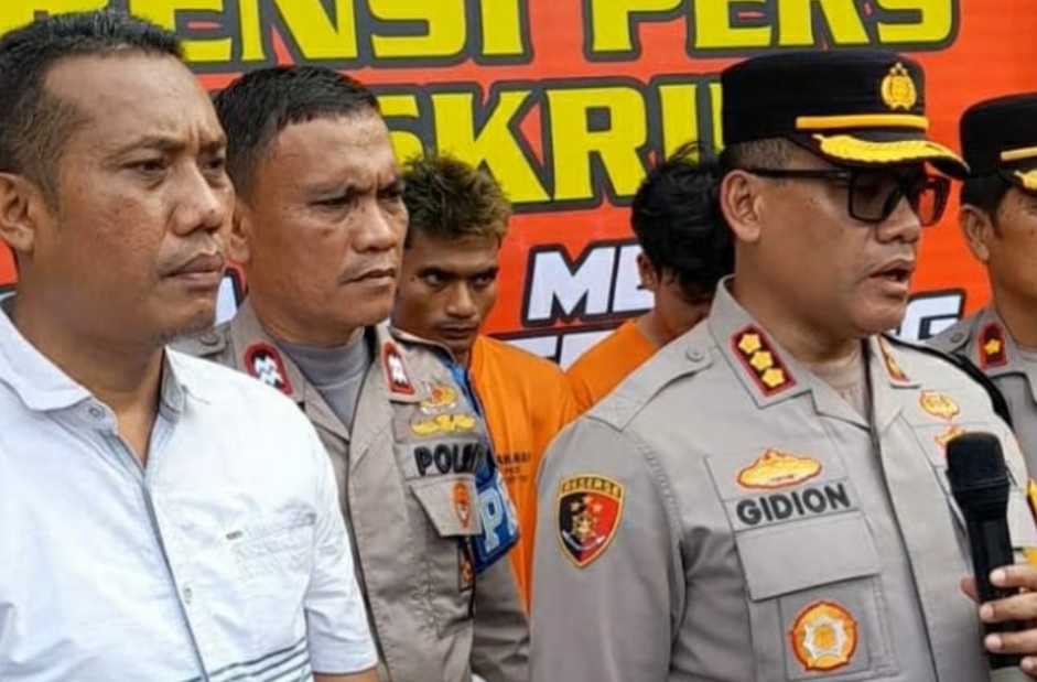 Kapolrestabes Medan Kombes Pol Gidion Arif Setyawan didampingi Kanit Reskrim Polsek Medan Tembung, AKP Japri Simamora rilis kasus.(ist)