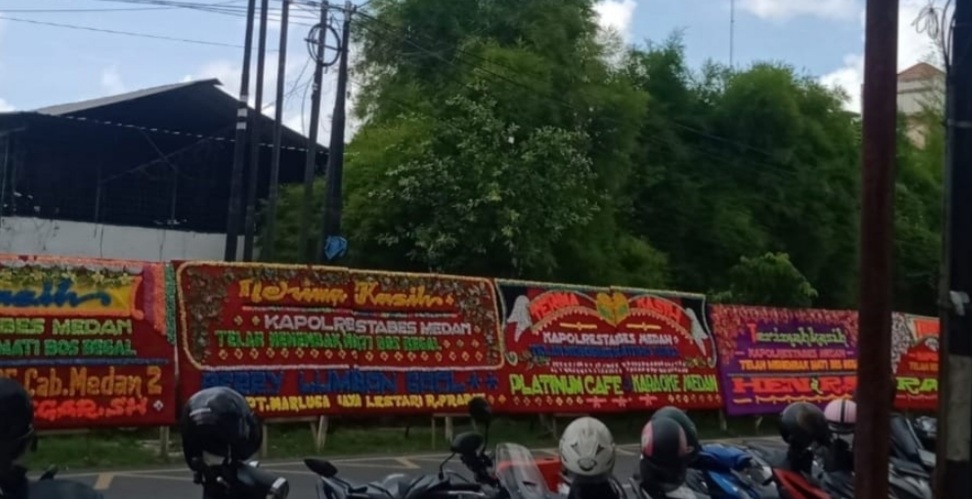 Papan bunga ucapan terima kasih. (ist)