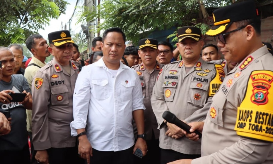 Kapolrestabes Medan Kombes Pol Gidion Arif Setyawan didampingi Kompol Jama Kita Purba berikan keterangan.(ist)