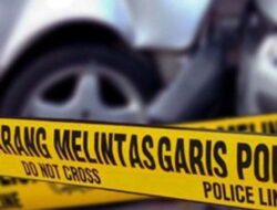 Subuh-subuh Ngebut, Wanita Muda Pengendara Mobil Tabrak Warung di Asahan