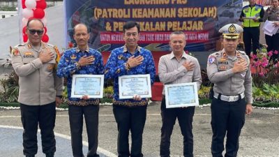 Kapolrestabes Medan Kombes Pol Gidion Arif Setyawan (kiri) dan Kasat Lantas Polrestabes Medan, Kompol Andika Temanta Purba (kanan) poto bersama.(ist)