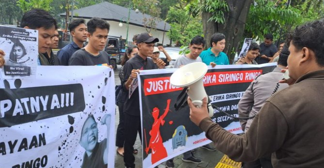 Demo depan PN Medan.(ist)