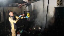 Malam-malam, Rumah Ketua KPU Tapteng Ludes Terbakar : Penyebab Belum Diketahui