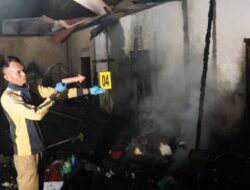 Malam-malam, Rumah Ketua KPU Tapteng Ludes Terbakar : Penyebab Belum Diketahui