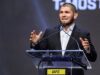 Viral Khabib Nurmagomedov Diusir dan Diperlakukan Kasar di Pesawat Frontier Airlines