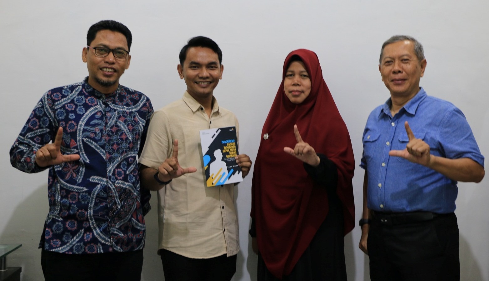 Agus Riyaf SPd guru SMA Panca Budi Medan Luncurkan Buku Perdana. (Ist)