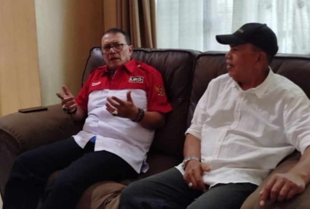 Gubernur LIRA Sumut H Rizaldi Mavi didampingi Fial Lubis berikan keterangan kepada wartawan.(ist)