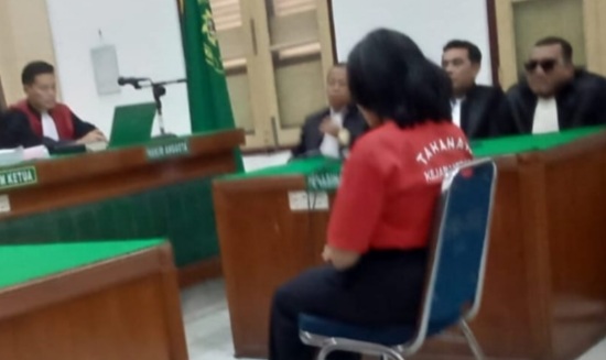Ratu Entok dipersidangan.(ist)