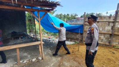 Anggota polisi di lokasi yang diduga lapak judi dan narkoba.(ist)