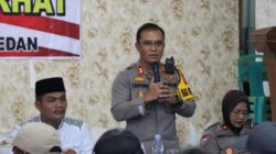 Wakapolrestabes Medan AKBP Taryono Raharja giat Jumat Curhat.(ist)