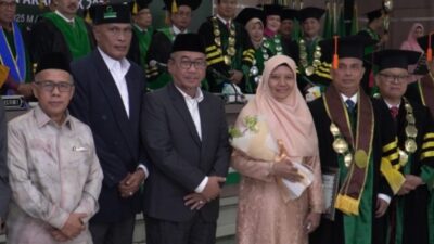 Rektor UMN Al Washliyah Dr Firmansyah, dan civitas akademika UMN Al Washliyah poto bersama.(ist)