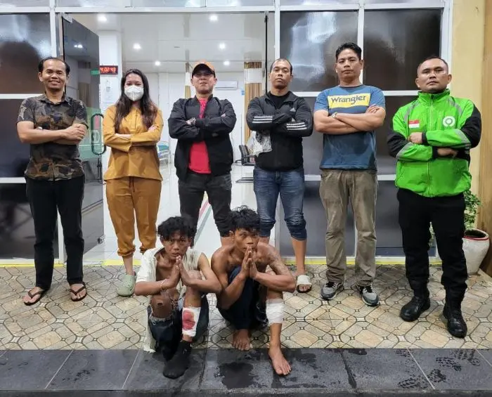 Dua dari tiga komplotan maling motor pincang ditembak polisi.