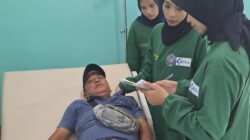 Satu dari dua pekerja PT NDP yang menjadi korban penembakan saat menjalani perawatan medis di rumah sakit.