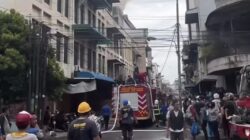 Rumah toko (ruko) berlantai empat yang ada di Jalan Bawean, Kelurahan Gang Buntu, Kecamatan Medan Timur, Kota Medan terbakar, Sabtu (17/5/2025). Tidak ada korban jiwa dalam peristiwa ini.