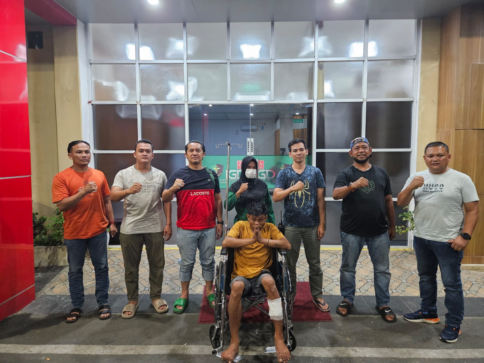 Petugas Unit Reskrim Polsek Patumbak menembak kaki tersangka maling motor bernama Dian Pratama karena kabur saat diamankan.
