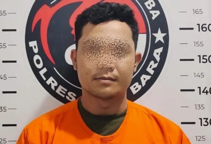 EPH (28), pengedar ekstasi yang ditangkap petugas Polres Batubara. Dari tangannya disita 10 butir pil ekstasi.