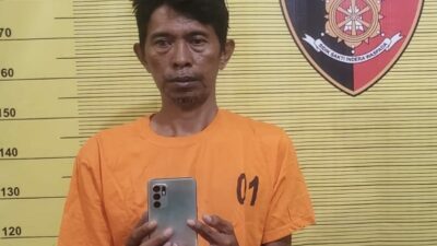 Muhibbur Rahman, warga Medan yang ketahuan maling handphone di masjid Kota Binjai.