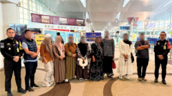 Petugas Imigrasi mencegah 9 orang yang hendak naik haji tidak sesuai prosedur di Bandara Kalanamu Internasional Airport.