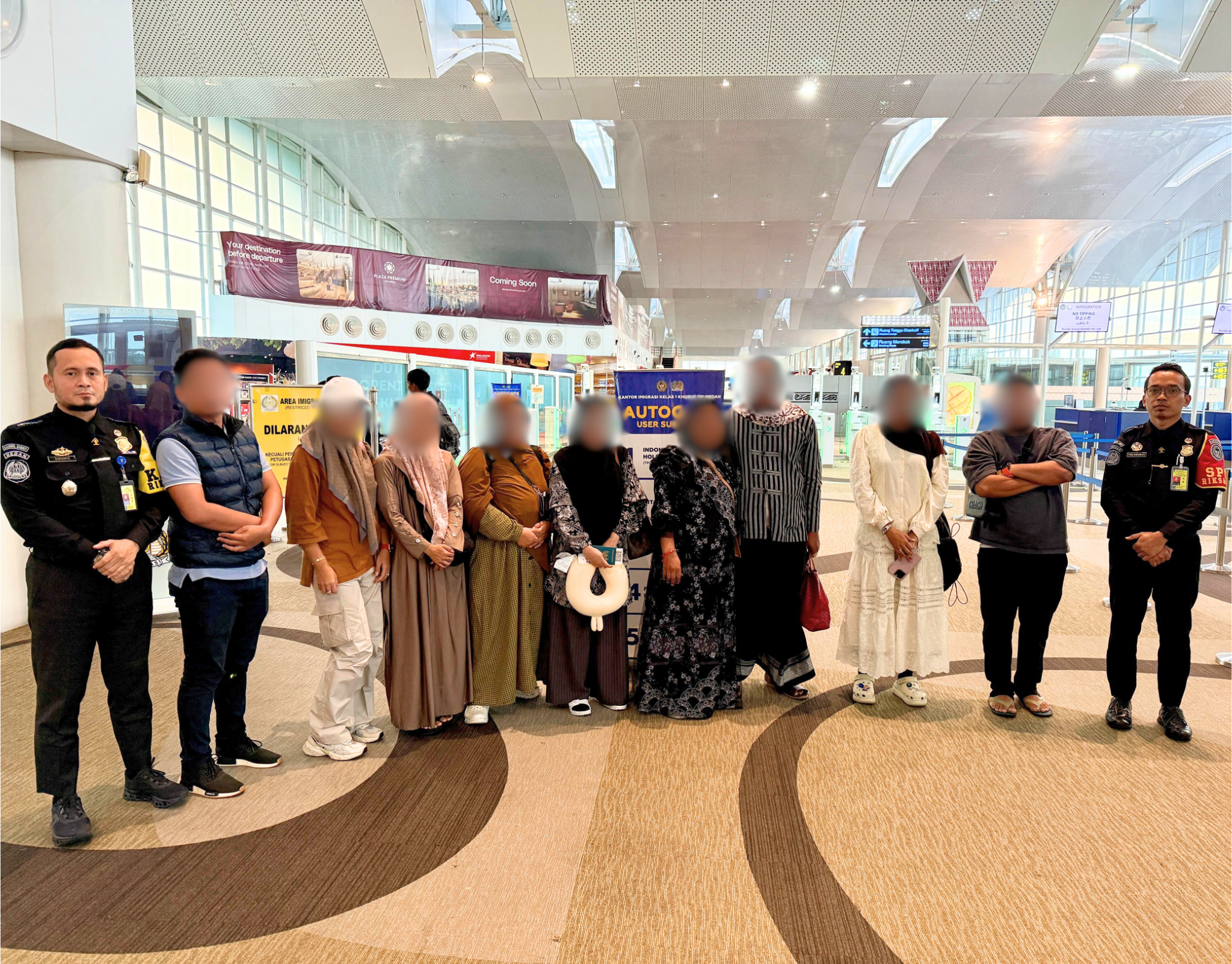 Petugas Imigrasi mencegah 9 orang yang hendak naik haji tidak sesuai prosedur di Bandara Kalanamu Internasional Airport.
