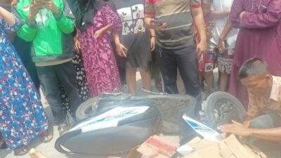 Jasad korban ditutupi karton. (ist)
