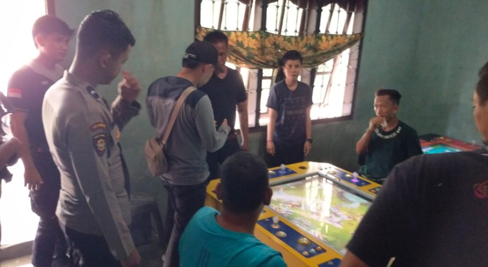 Polisi di lokasi penggerebekan.(ist)