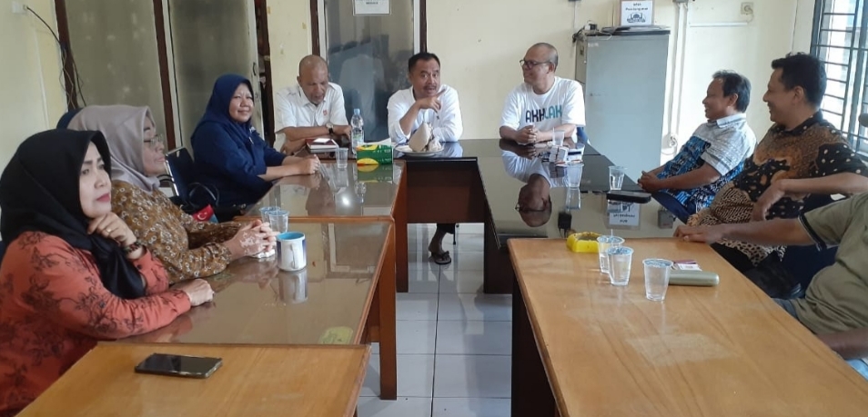 Ketua PWI Sumut, H Farianda Putra Sinik SE didampingi Sekretaris, SR Hamonangan Panggabean saat rapat. (ist)