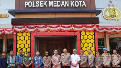 Tim Kompolnas dan Kapolsek Medan Kota Kompol Selvintriansih dan jajaran poto bersama.(ist)