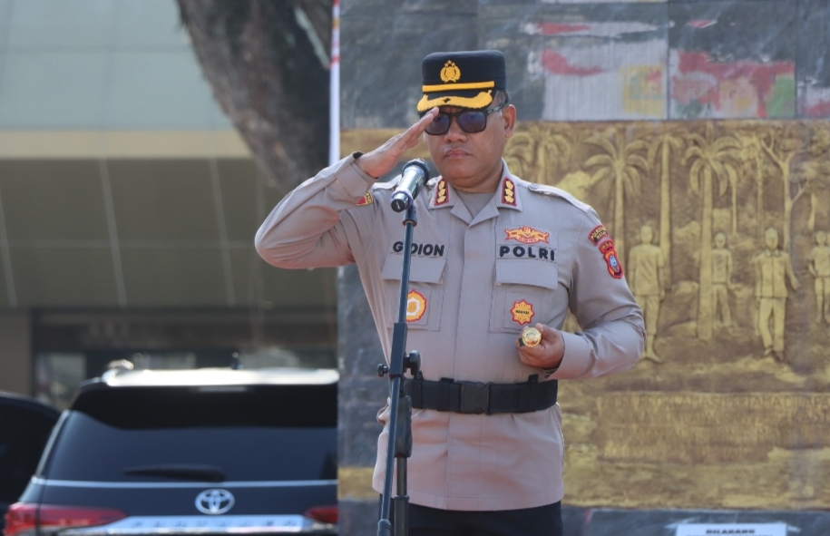 Kapolrestabes Medan, Kombes Pol Dr Gidion Arif Setyawan pimpin apel. (humas)
