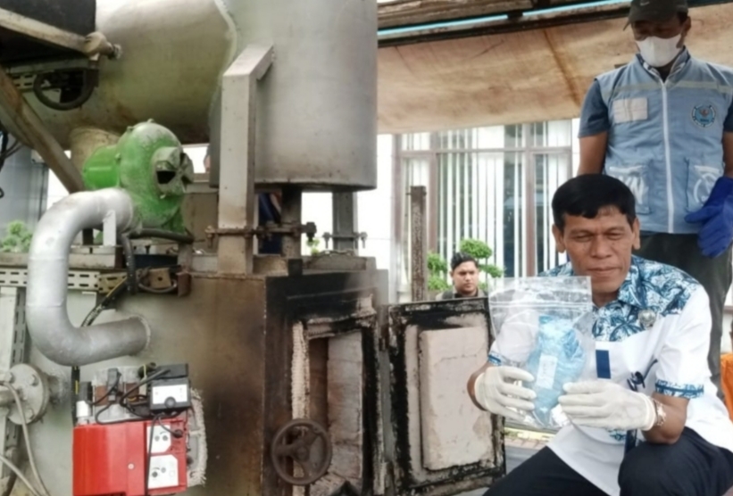 Kepala BNN Sumut, Brigjen Pol Toga H Panjaitan menunjukkan barang bukti narkotika untuk dimusnahkan.(humas) 