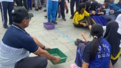 Kapolrestabes Medan Kombes Pol Dr Gidion Arif Setyawan ikut fun games.(humas)