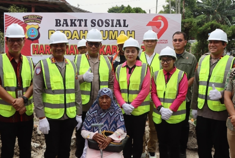 Kapolrestabes Medan Kombes Pol Gidion Arif Setyawan dan Ibu Sania poto bersama. (humas)