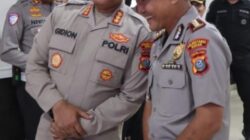 Kasat Intelkam Polrestabes Medan, Kombes Pol Masana Sembiring (kanan) dengan Kapolrestabes Medan Kombes Pol Gidion Arif Setyawan. (humas)
