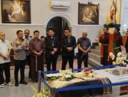 Kapolrestabes Medan Sampaikan Duka Mendalam Meninggalnya Uskup Emeritus Agung Medan