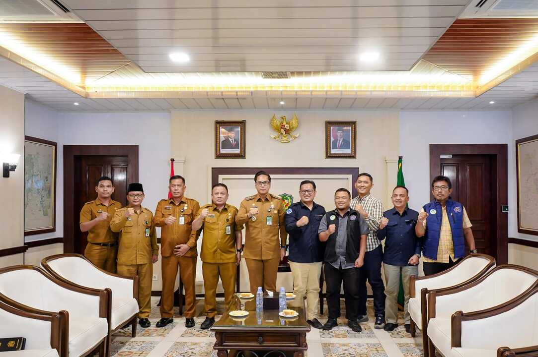 Wali Kota Medan, Rico Tri Putra Bayu Waas poto bersama.(ist)