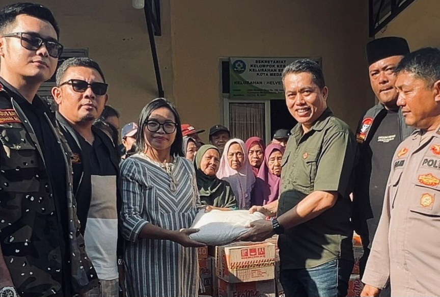 Pengurus GRIB Jaya Sumut bantu korban banjir.(ist)