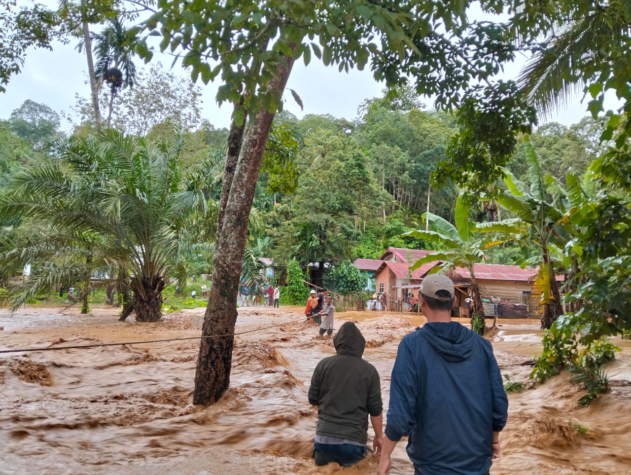 Kondisi banjir parah yang melanda sejumlah kawasan di Kota Padangsidimpuan, Sumatera Utara.