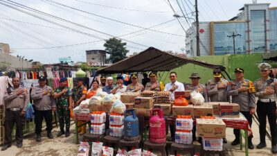 Wakapolda Sumut dan Kapolrestabes Medan Bantu 235 Korban Banjir Kelurahan Hamdan