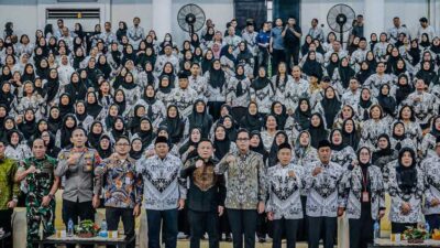 Walikota Medan foto bersama guru.(humas)