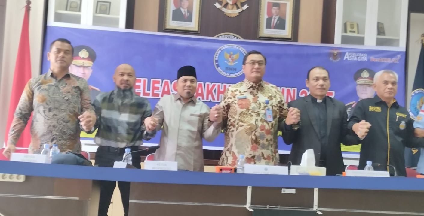 Kepala BNNP Sumut, Brigjen Pol Tatar Nugroho, Sekretaris Komisi Fatwa MUI Sumut Akmaluddin Syahputra, Sekjend Gereja Protestan Persekutuan Pdt, Brani Jaya Hutauruk, M.Th, Eka poto bersama.(humas)