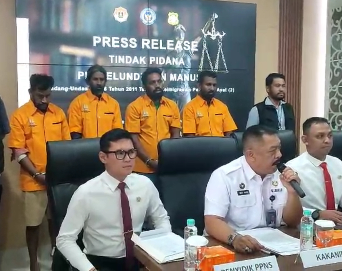 4 WNA Sri Langka pelaku penyelundup manusia ditangkap petugas Kantor Imigrasi Klas I Khusus TPI Medan.