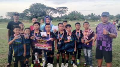 KS Warrior Labura raih juara I Piala Kepala Desa Perjuangan.